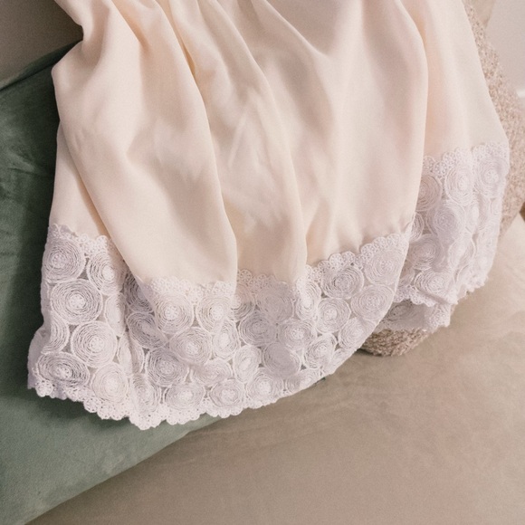 Forever 21 Cream Skater Skirt with Lace Hem - Picture 2 of 2